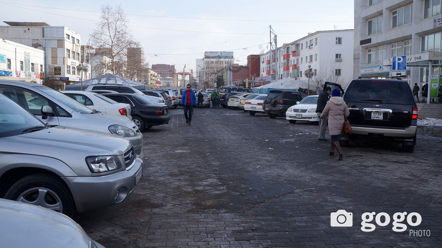 Зах, худалдааны төвүүдийн ойролцоох авто зогсоолыг нэмэгдүүлнэ