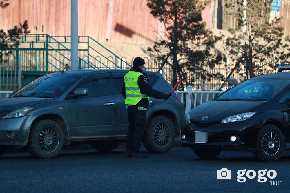 Эрхээ хасуулсан ч согтуугаар тээврийн хэрэгсэл жолоодсон 8 хэргийг өчигдөр илрүүлжээ