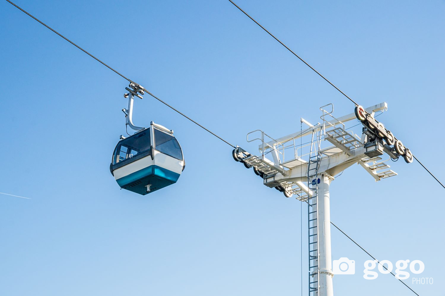 Дүүжин тээврийн 19 тулгуур багана барихаас 14-ийг нь угсарч дуусчээ