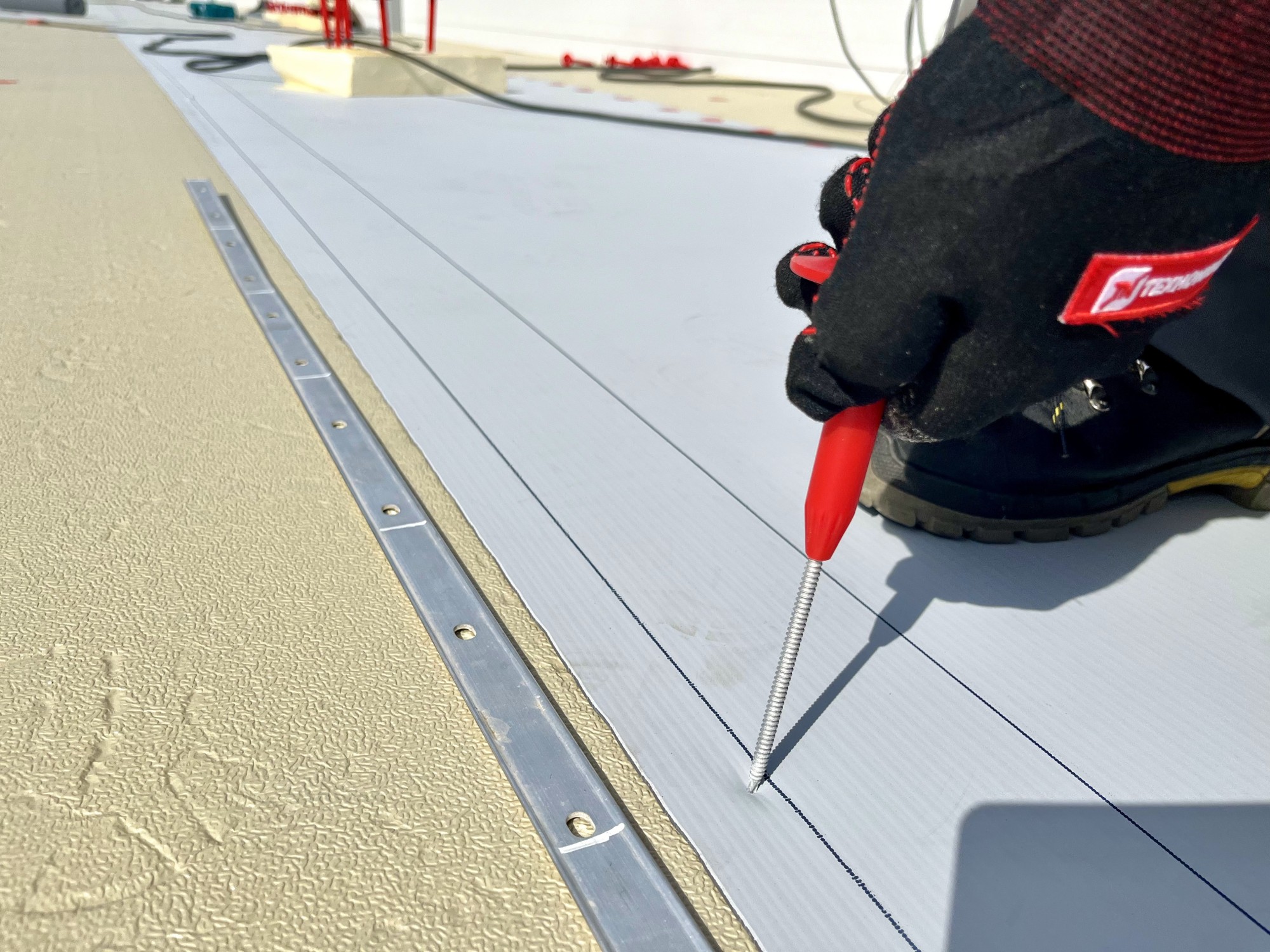 Технониколийн LOGICPIR дулаан тусгаарлагчийн хавтангийн шахалтын бат бэх нь ашиглалтын явцад нэмэгддэг