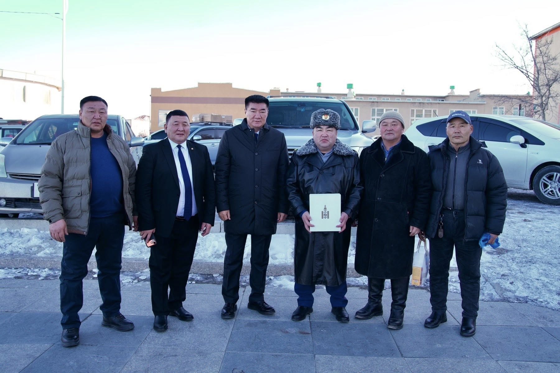 Хөхморьт суманд туулах чадвартай Lexus-570 машин гардуулжээ