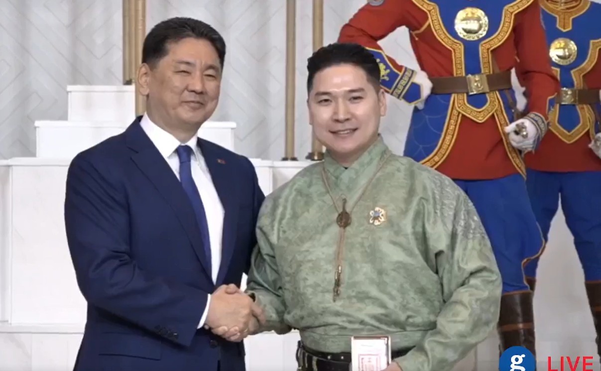 Б.Нарандэлгэрийг “Алтангадас” одонгоор шагналаа