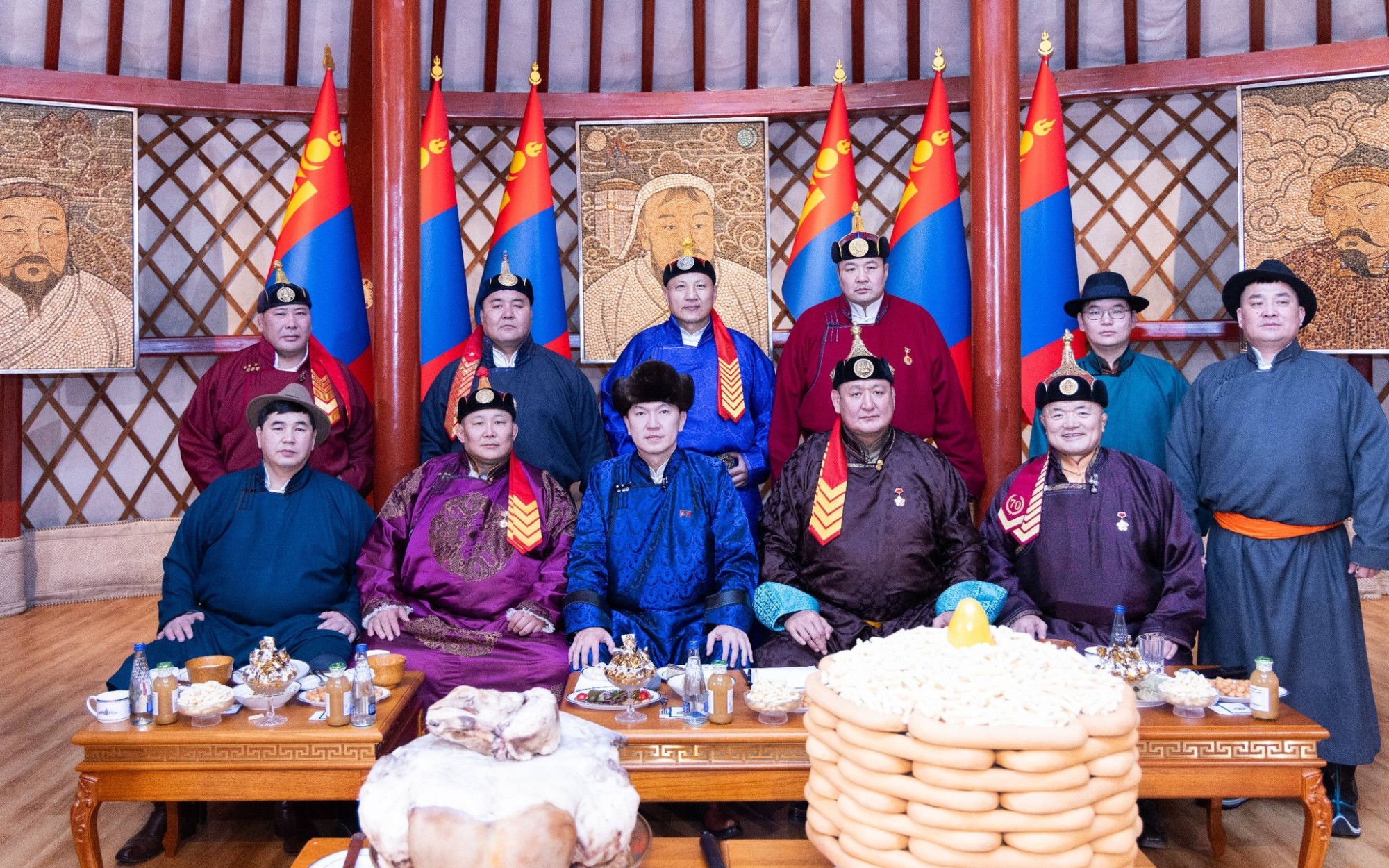 ФОТО: УИХ-ын дарга Н.Учрал үндэсний спортын төлөөллийг хүлээн авч уулзлаа