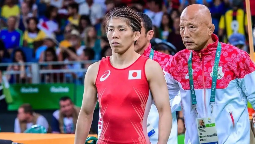 Чөлөөт бөхийн шигшээ багийн дасгалжуулагчаар Японы алдарт дасгалжуулагч Казухито Сакай ажиллаж байна