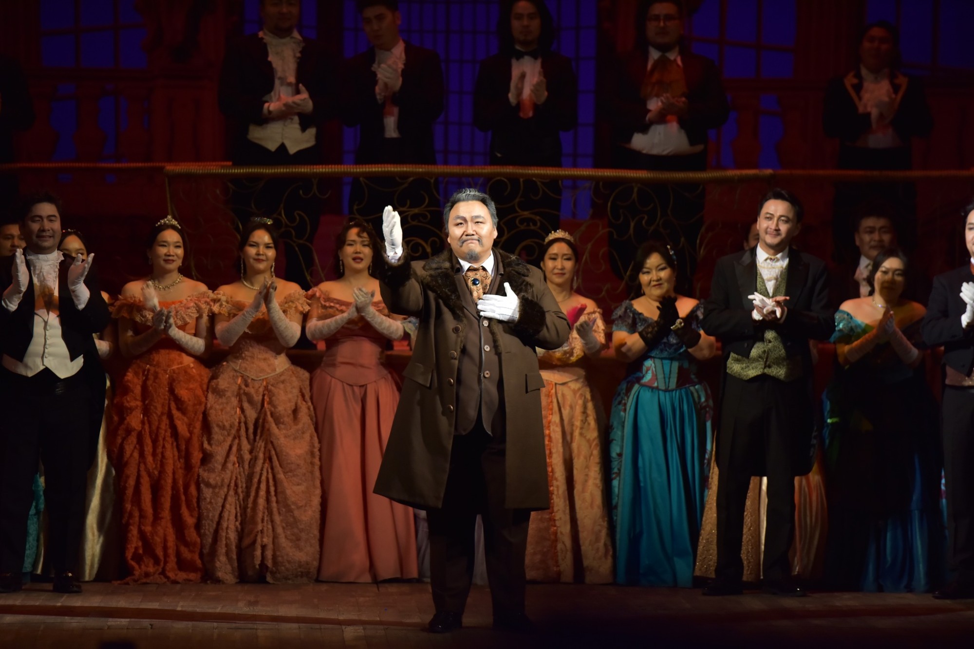 Дэлхийн шилдэг баритон Э.Амартүвшин Ардын жүжигчин цолны найраа хийлээ