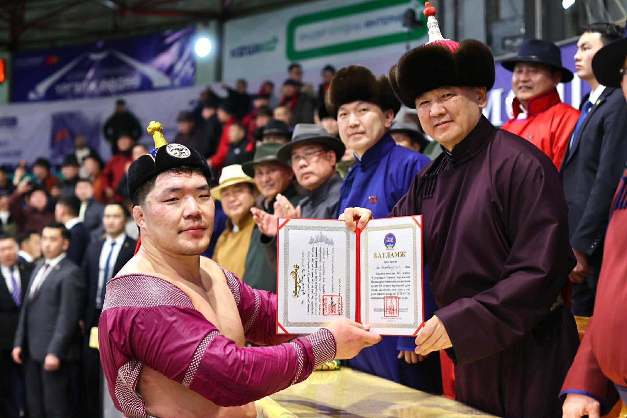 М.Лхагвагэрэл: Аварга, арслан, заан ах, дүү нартайгаа барилдаж түрүүлсэндээ баяртай байна