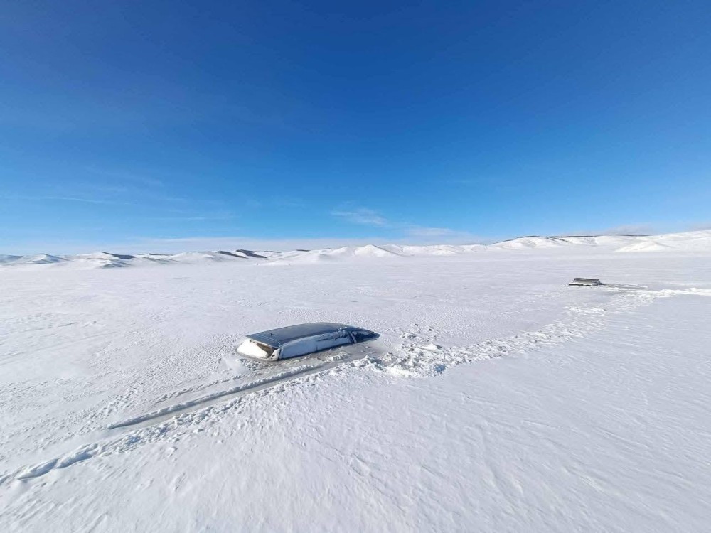 Буйр нуурын мөс цөмөрч дөрвөн хүн амиа алджээ