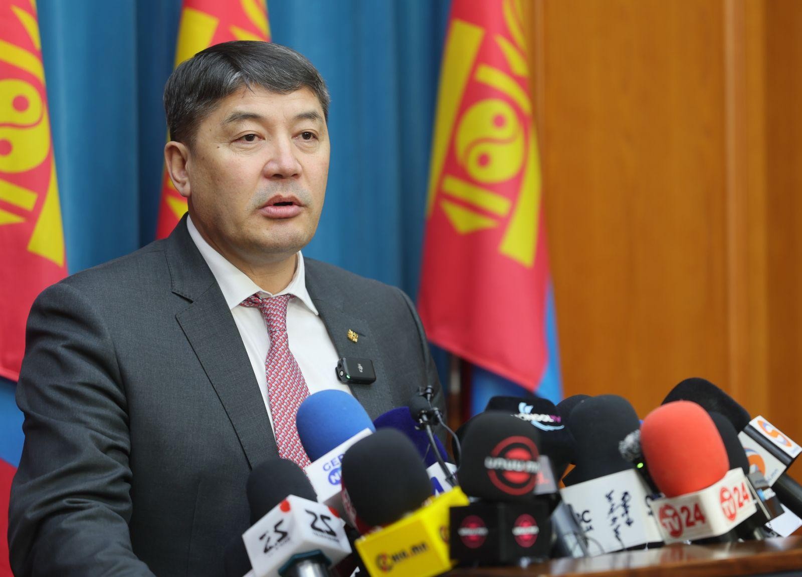 Засгийн газрын хуралдааны шийдвэрийг танилцуулж байна