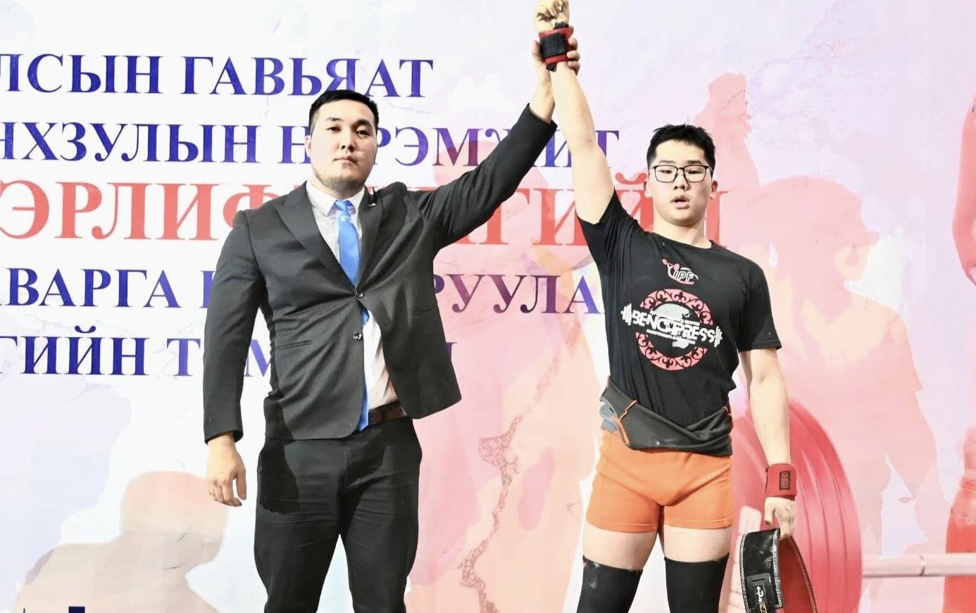 О.Мөнгөнбаатар 197.5 кг жин өргөснөөр өсвөрийн Монгол Улсын дээд амжилтыг шинэчиллээ