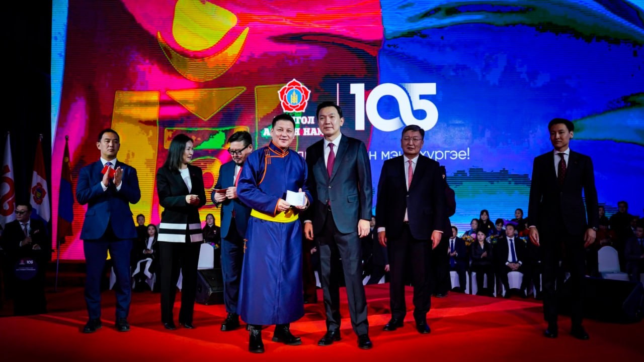 Дуучин Б.Алтанжаргал нарын 39 хүн МАН-д элсжээ