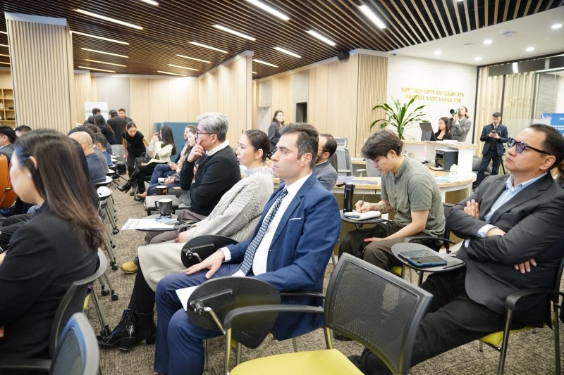 Хөрөнгө оруулалт, худалдаа, татвар, санхүү, эдийн засгийн бодлогыг хэлэлцэнэ