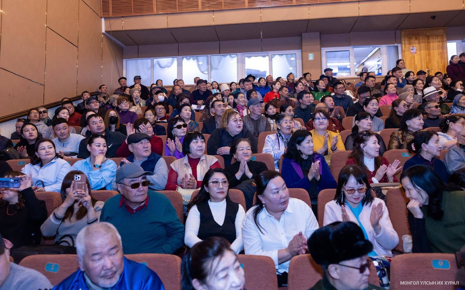 "Үйлдвэрийн цагаан тоос эрүүл, аюулгүй орчинд амьдрах эрх зөрчиж байна"