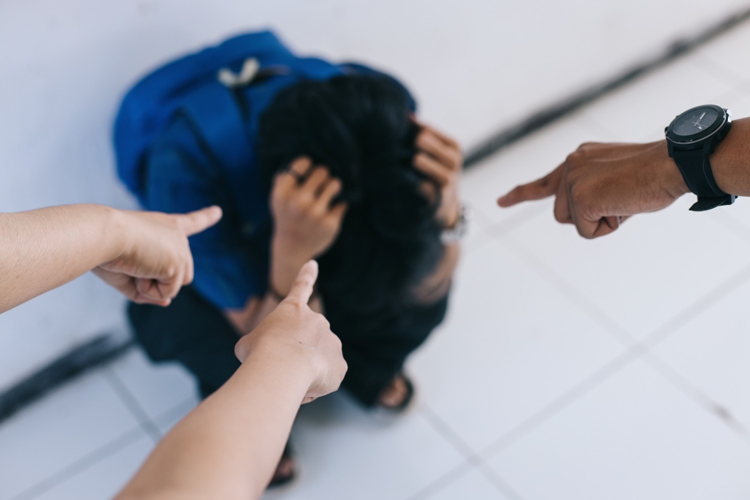 Өсвөр насны яллагдагч Д.С-ийг Монгол Улсын хилээр гарахыг хязгаарлажээ