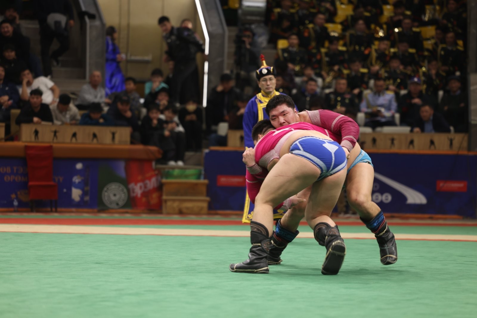"Монгол цэргийн өдөр"-ийн барилдаанд улсын заан М.Лхагвагэрэл түрүүлжээ
