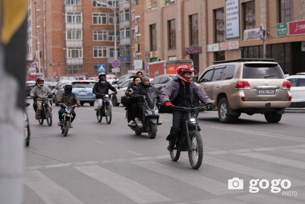 04.10-наас дугуй, скүтер, цахилгаан дугуй, мопед, мотоцикл замын хөдөлгөөнд оролцоно