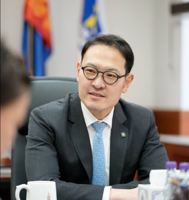 Э.Батшугар: Эмнэлэг тус бүрд тендер зарлаж, нэг нэр төрлийн эмийг эмнэлгүүд өөр өөр үнээр худалдан авдгийг болиулна