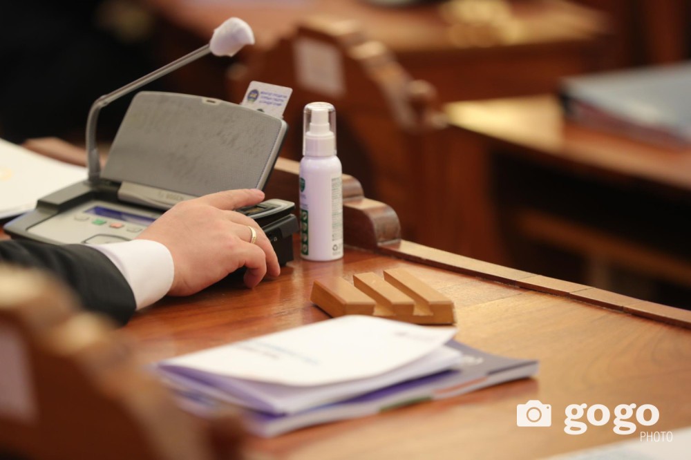 УИХ-ын чуулганы нэгдсэн худалдаан үргэлжилж байна