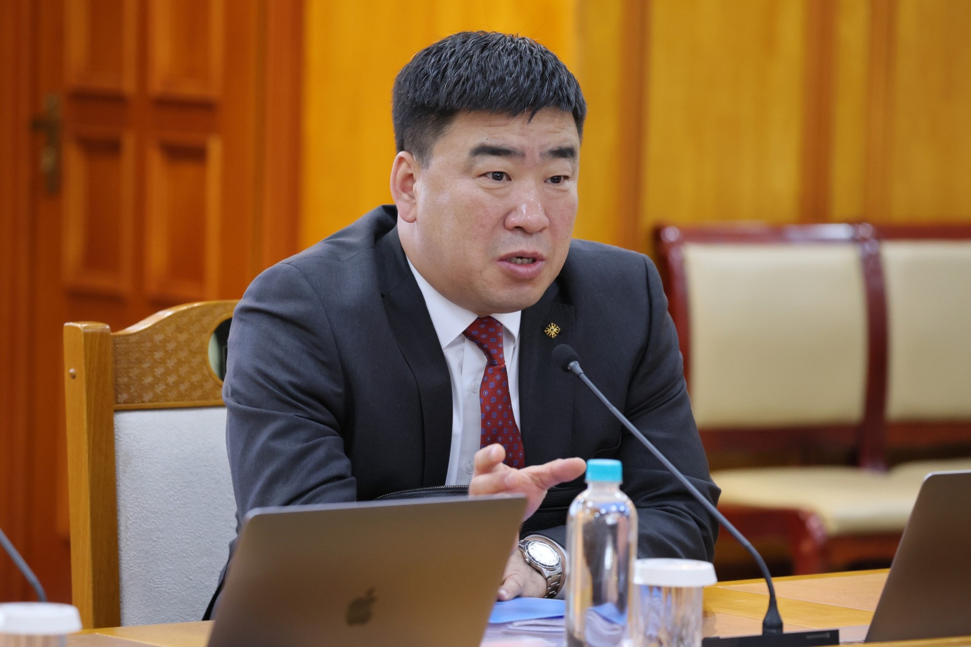 Ц.Идэрбат: Махны дөрвөн өөр үнэ байна. Саруул захад л үхрийн мах 30 мянгад хүрчээ