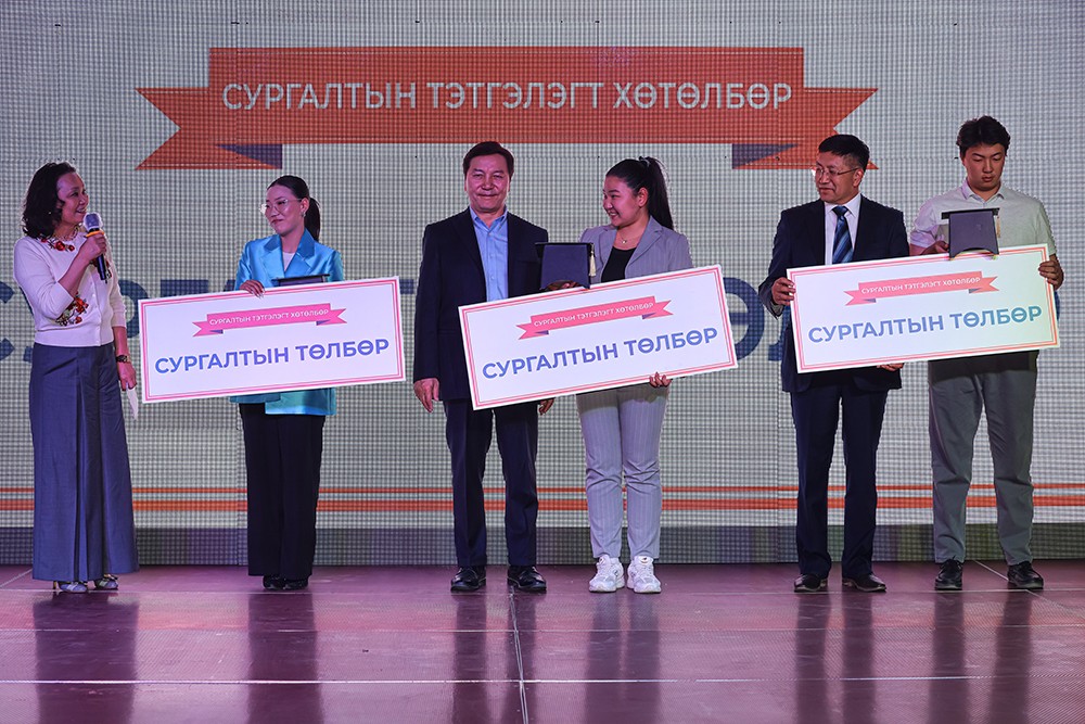 Топ Донж Брэнд боловсролыг дэмжиж байна
