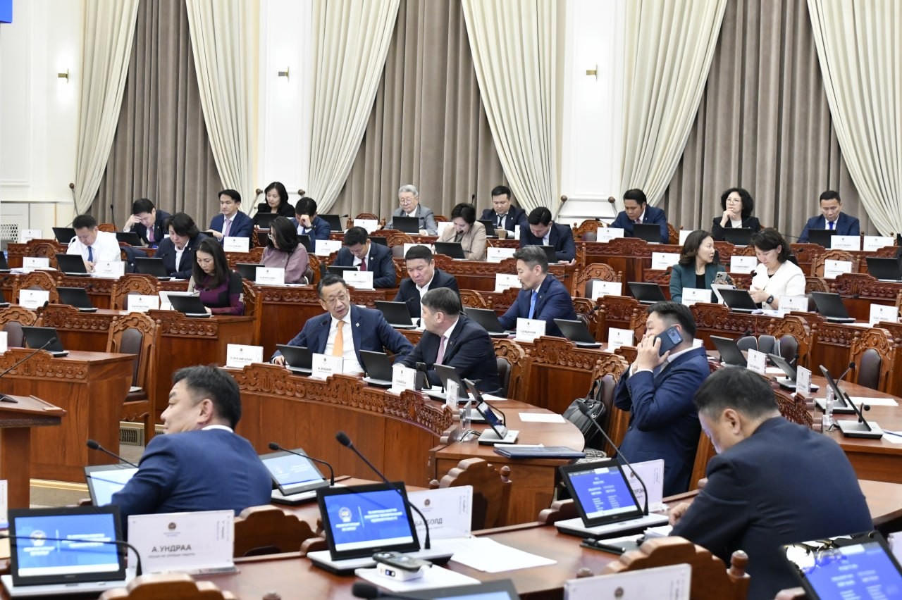 ХУУЛЬ: 2026 оны 7-р сарын 1-нээс 18 нас хүрээгүй хүүхэд скүүтер, мопед, суррон унахыг хориглоно