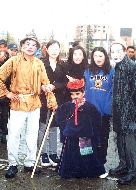 Хошин урлаг үүсч хөгжсөний 10 жилийн ойн инээдмийн баяраар. 2003 он