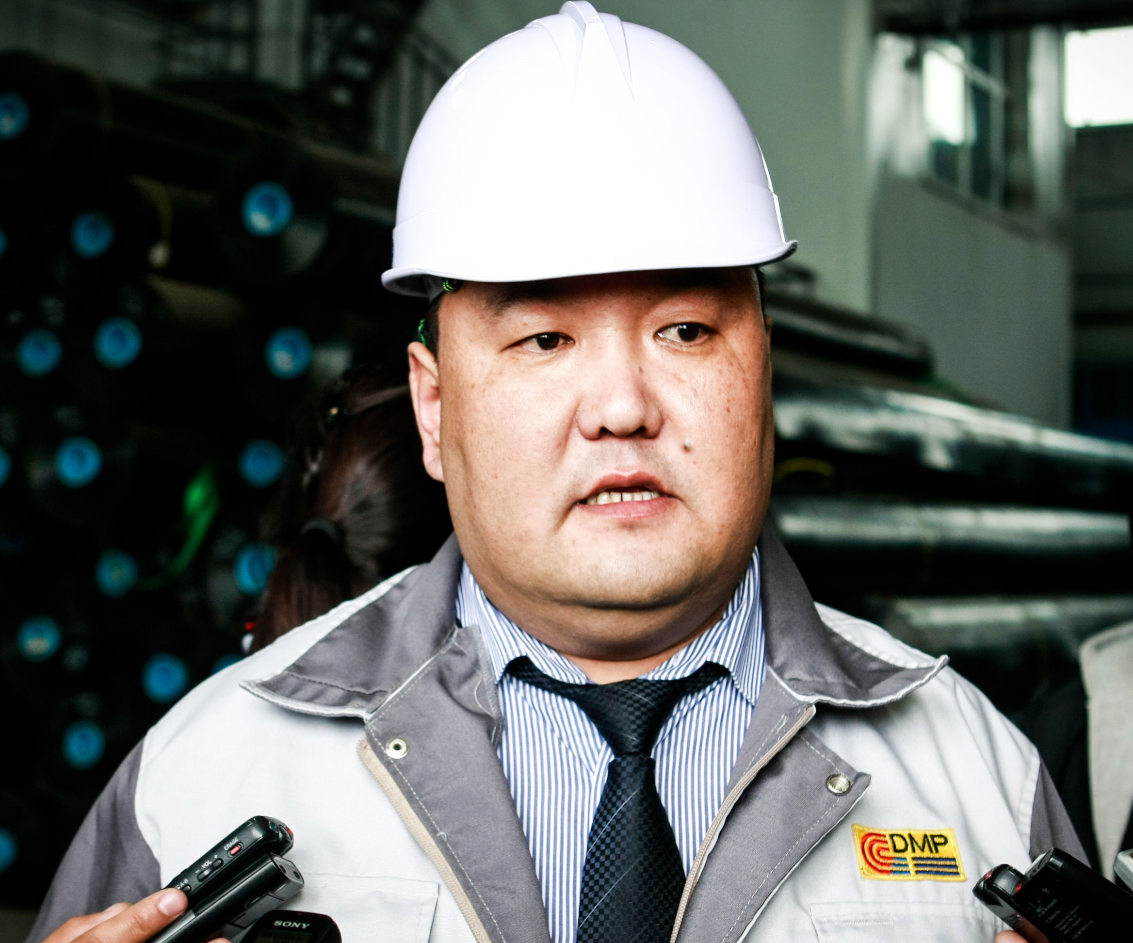 Төмөрлөгийн үйлдвэрийн гүйцэтгэх захирал Д.Батжавхлан