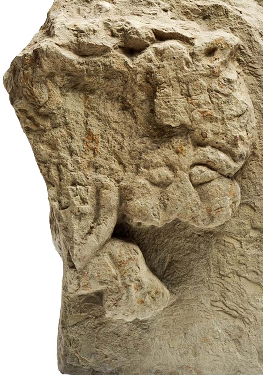 Загалмайтны сүмээс олдсон арслангийн чулуун хөшөө