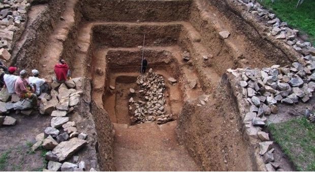 Description:  tomb of one of the Hunnic leaders from Noyon Uul-Noin Ula