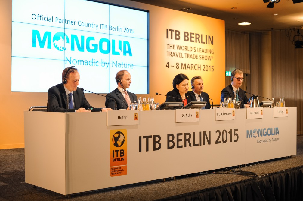 Michael T. Hofer, Spokesman and Director Press & Public Relations, Group of Companies Messe Berlin; Dr. Christian Göke, Chief Executive Officer, Messe Berlin GmbH; H.E. Ms Oyunkhorol Dulamsuren, Minister of Environment, Green Development and Tourism, Mongolia; Dr. Michael Frenzel, President of the Federal Association of the German Tourism Industry (BTW); Norbert Fiebig, President of the German Travel Association (DRV) (l.t.r.)