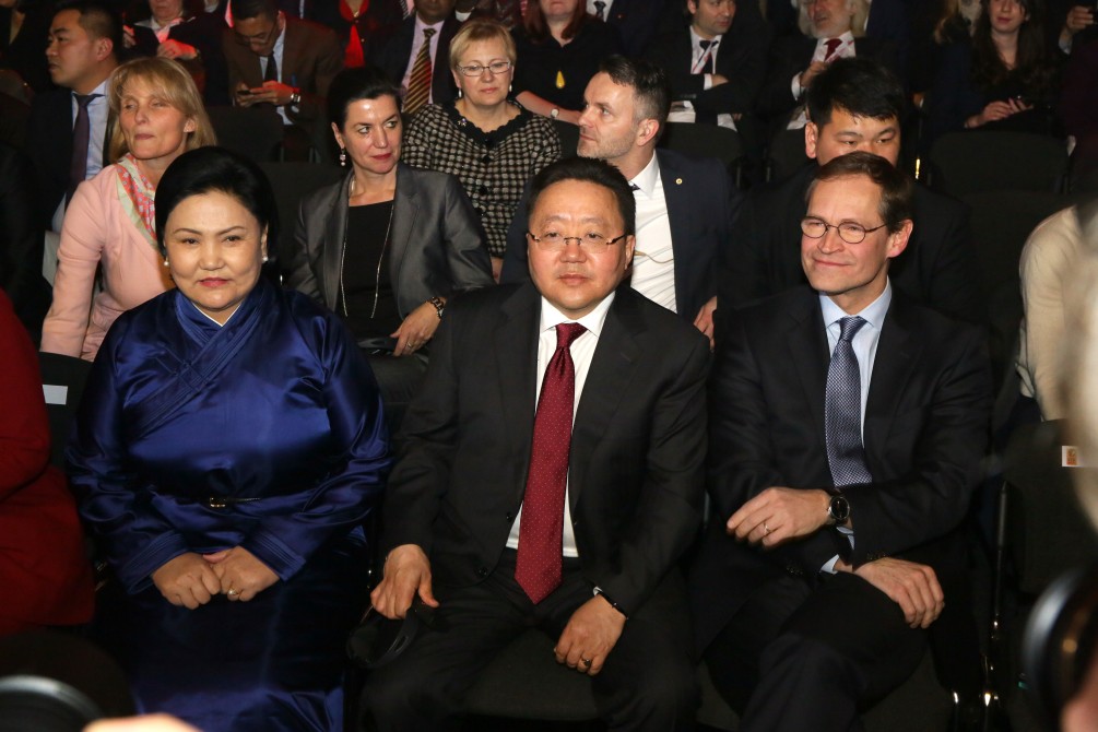 Ms Oyunkhorol Dulamsuren, Minister of Environment, Green Development and Tourism, Mongolia; H.E. Mr Tsakhiagiin Elbegdorj, President of Mongolia; Michael Müller, Governing Mayor of Berlin (l.t.r.)