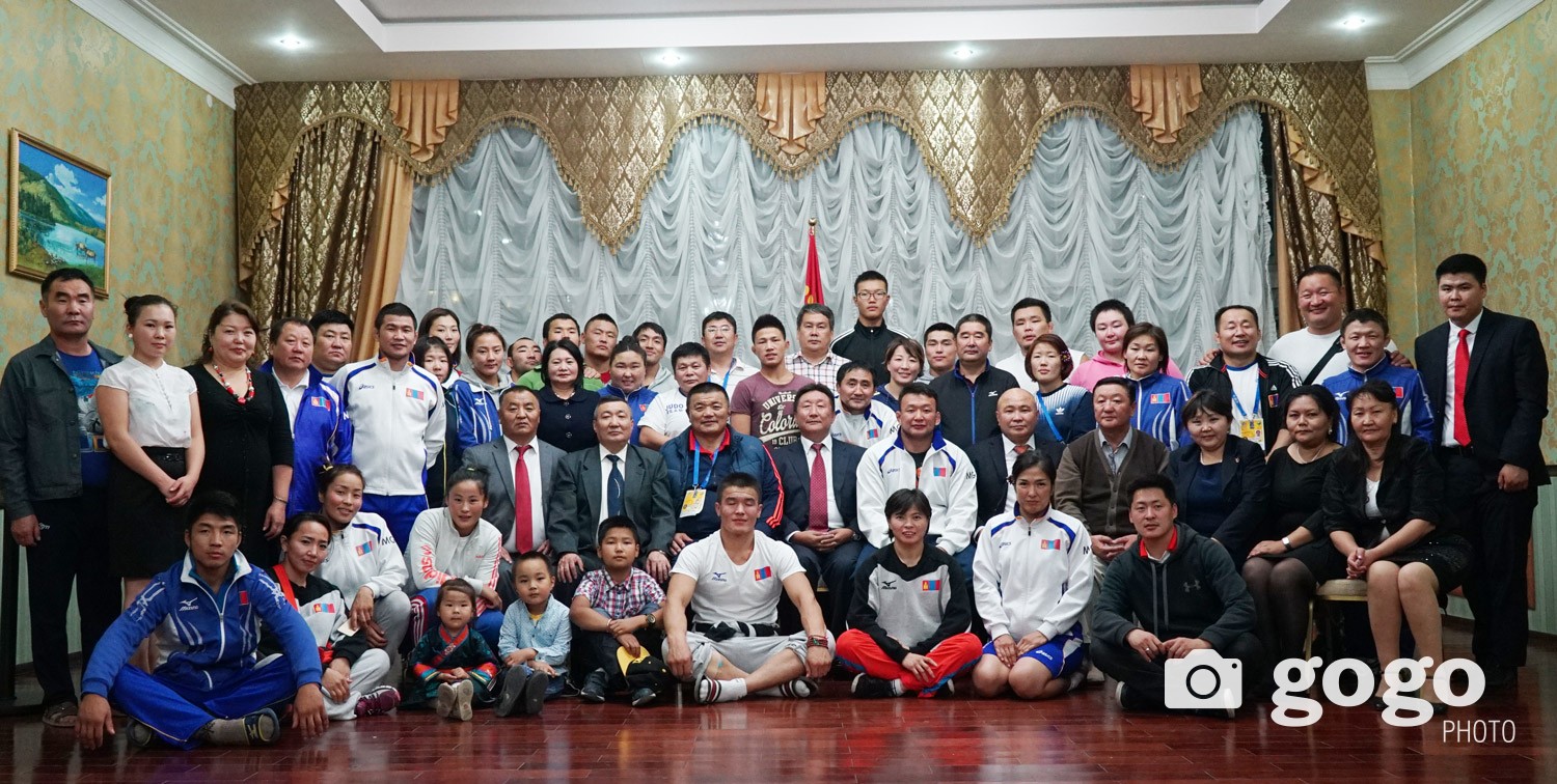 Казахстан улсад суугаад Монгол Улсын Элчин сайдын яам хамт олон, Монголын шигшээ багийн хамт