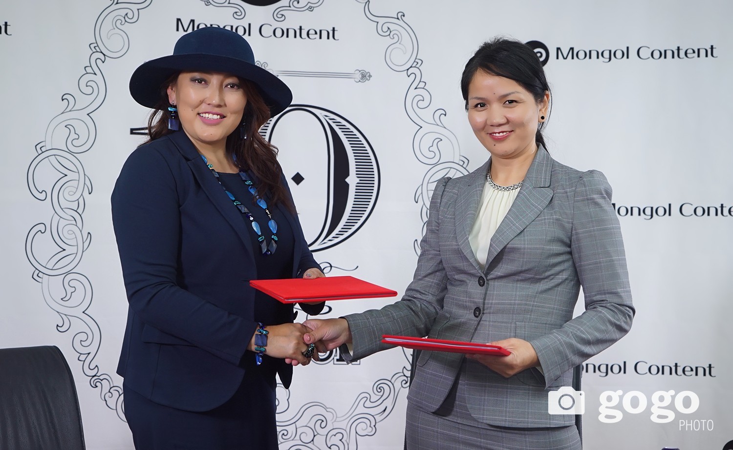 Cooperation agreement signed by State-honored artist and singer B.Sarantuya, and CEO of Mongol Content LLC G.Gantuya 
