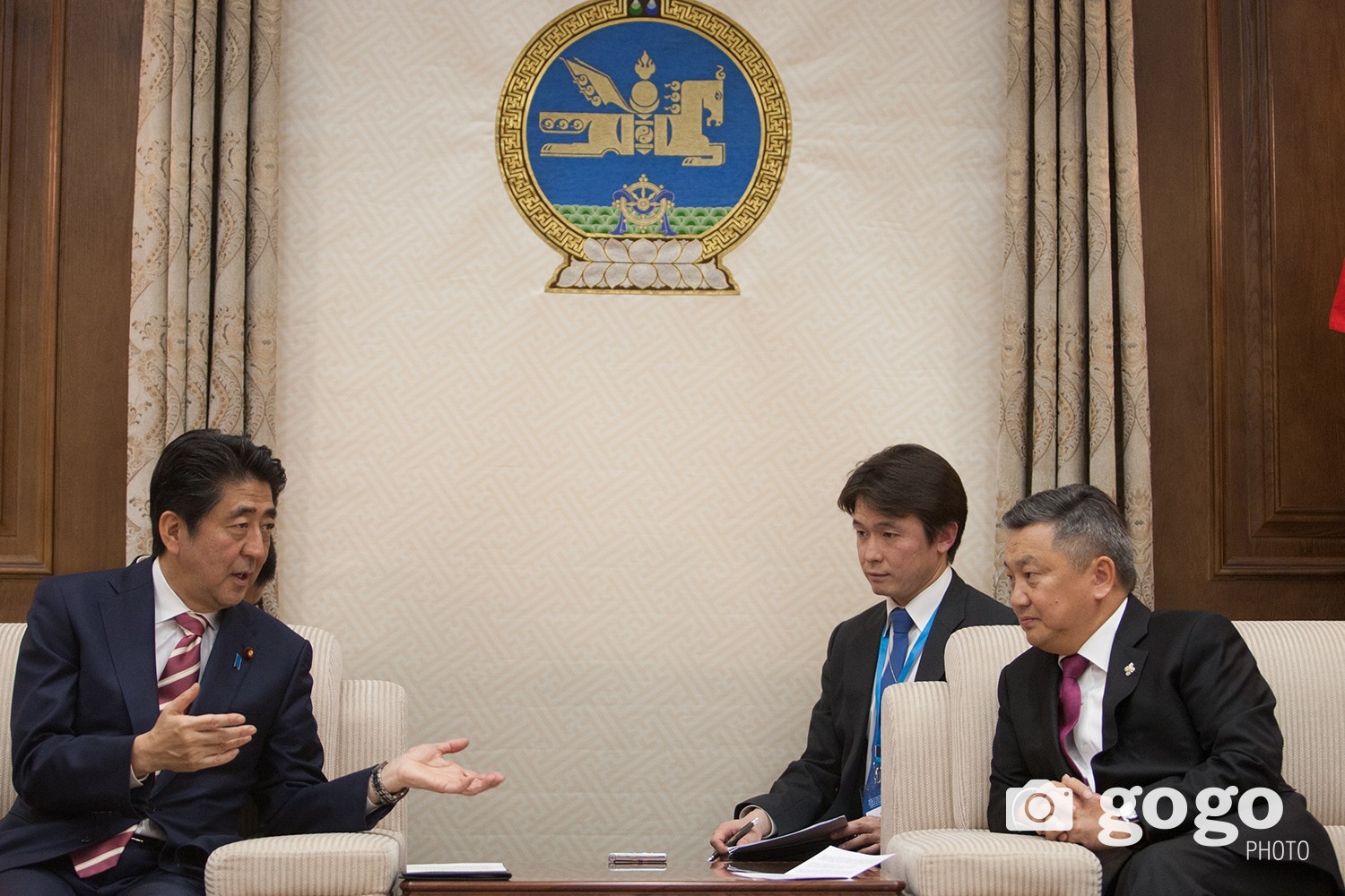 Японы Ерөнхий сайд Шинзо Абэ УИХ-ын даргатай уулзаж, парламенттай танилцав.   