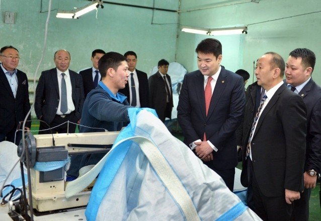 Prime minister Ch.Saikhanbileg visits “SM Container Bag” factory