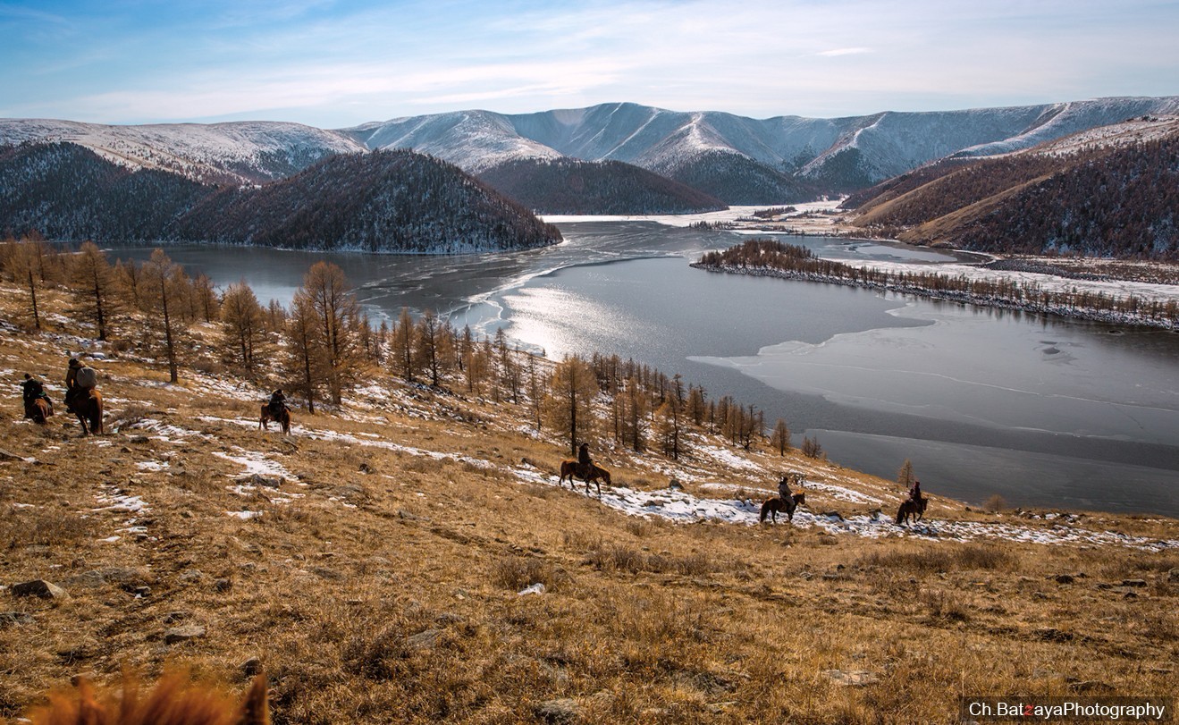 Khuisiin Naiman Lake in Uvurkhangai. Photo credit: Mongolian photographer Ch.Batzaya