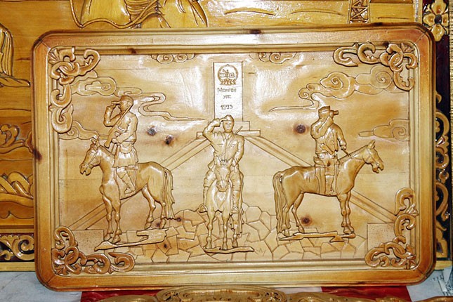 Ангийнхаа 80 жилийн ойд зориулж ахлагч, хугацаат цэргийн алба хаагчдын хийсэн сийлбэрүүд.