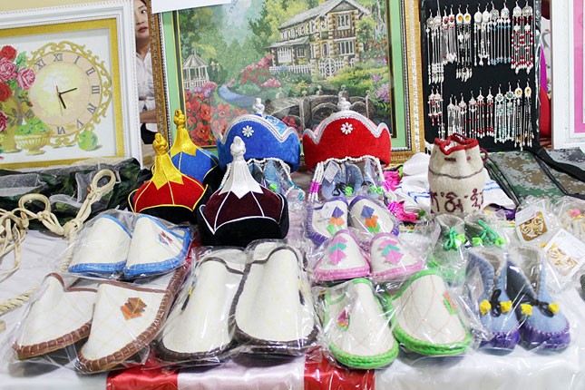 Ахмад хилчин С.Оюунболдын хийсэн бүтээлүүд.