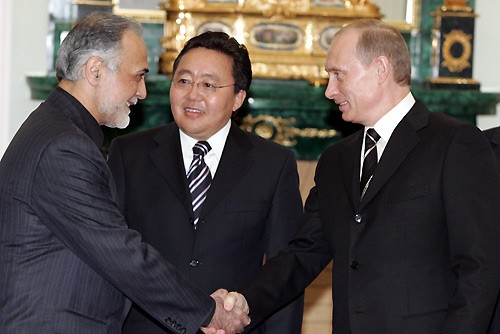 ОХУ-ын Ерөнхийлөгч В.Путин ажиглагч орнууд болох Иран, Монгол Улсын төлөөллийн хамт, 2005 он.