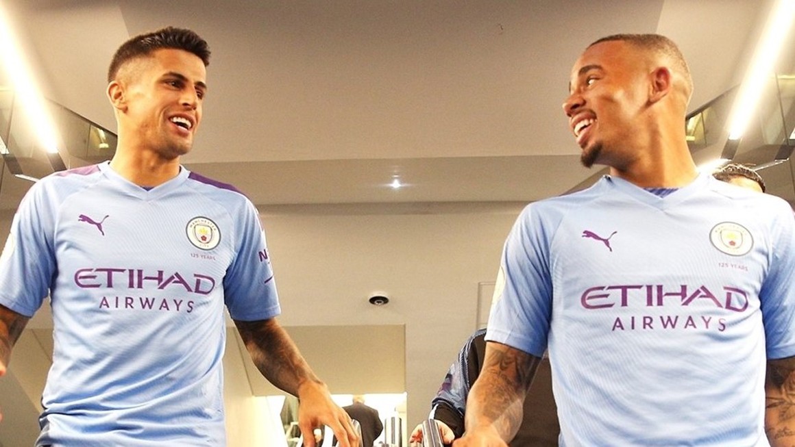 João Cancelo – Joo-wow Can-say-lo /Жо-уау Кан-сэй-ло/, Gabriel Jesus – Jay-zooss /Жэй-зүз/