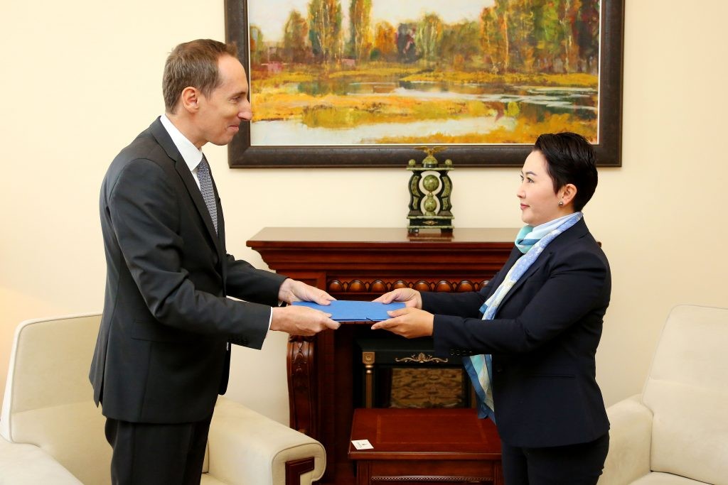 Ambassador of the Czech Republic to Mongolia Jiří Brodský is handing out credentials to the Deputy Foreign Minister B.Batsetseg  (September 2017)
