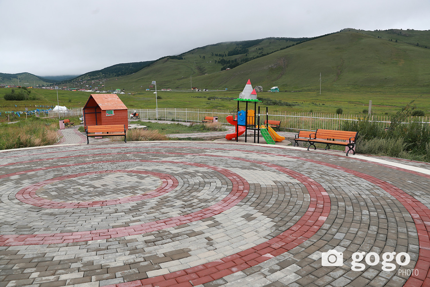 Ус хуримтлуулах хөвөөс холгүй байгуулсан цэцэрлэгт хүрээлэн