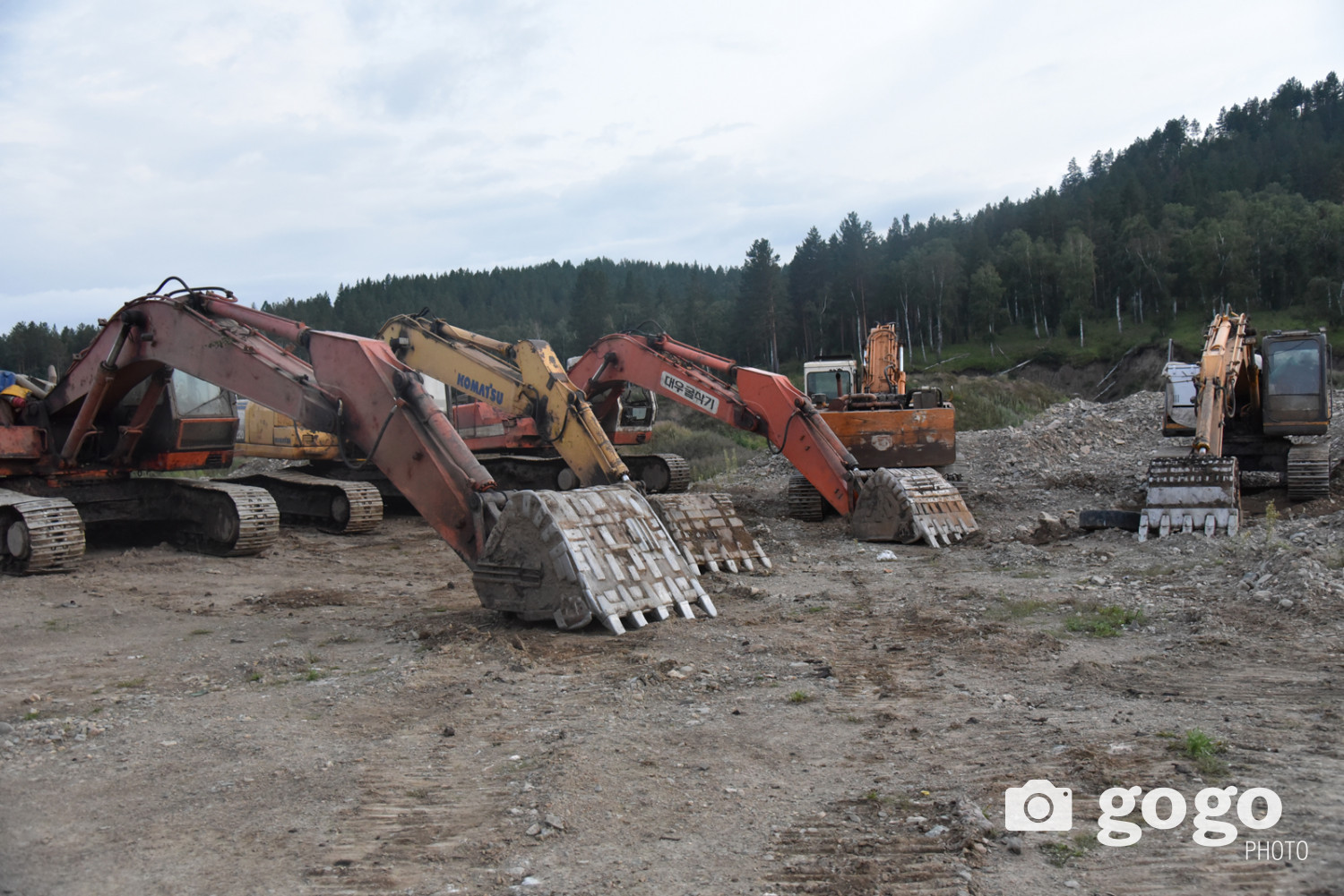 Нуусан газраас нь гаргуулж битүүмжилсэн техникүүд