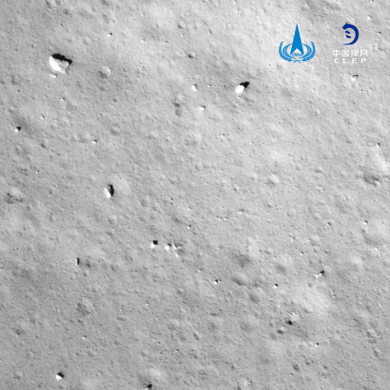 Хятадын сансрын хөлөг саран дээр газардлаа