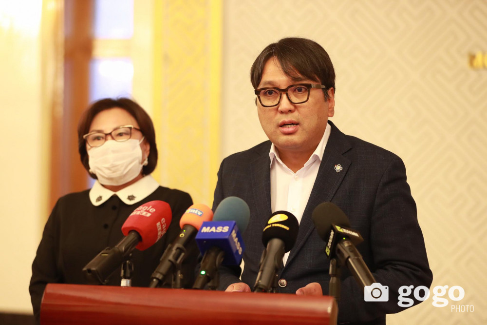 Улстөрчдийг талцуулах хүртэл “өндрөө авсан” хэвийн боовны хэрүүл