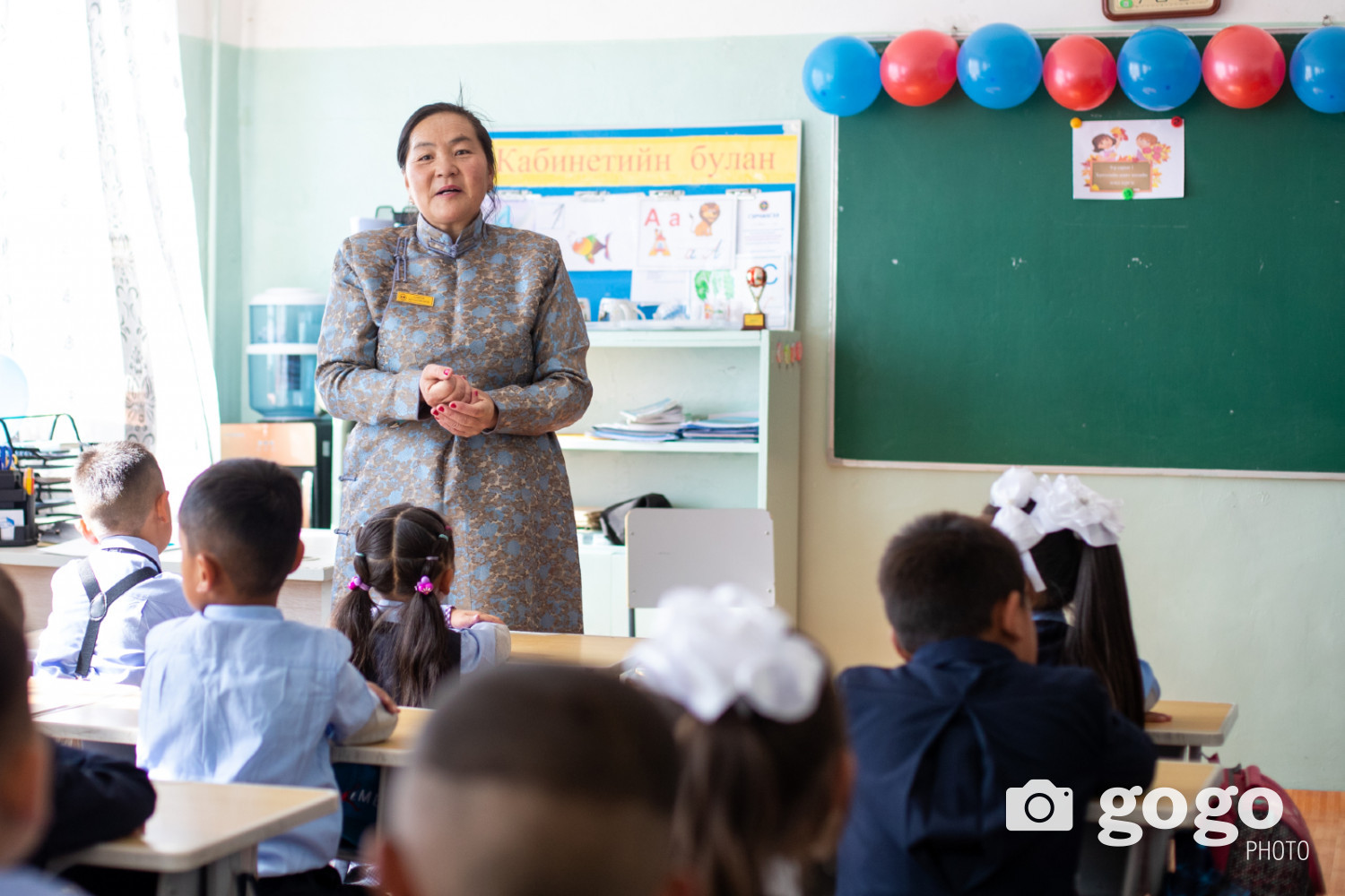 Бага ангийн багш Б.Нэргүй