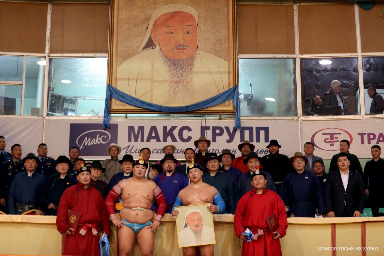 Улс тунхагласны баярт зориулсан бөхийн барилдаанд П.Бүрэнтөгс түрүүлж ...