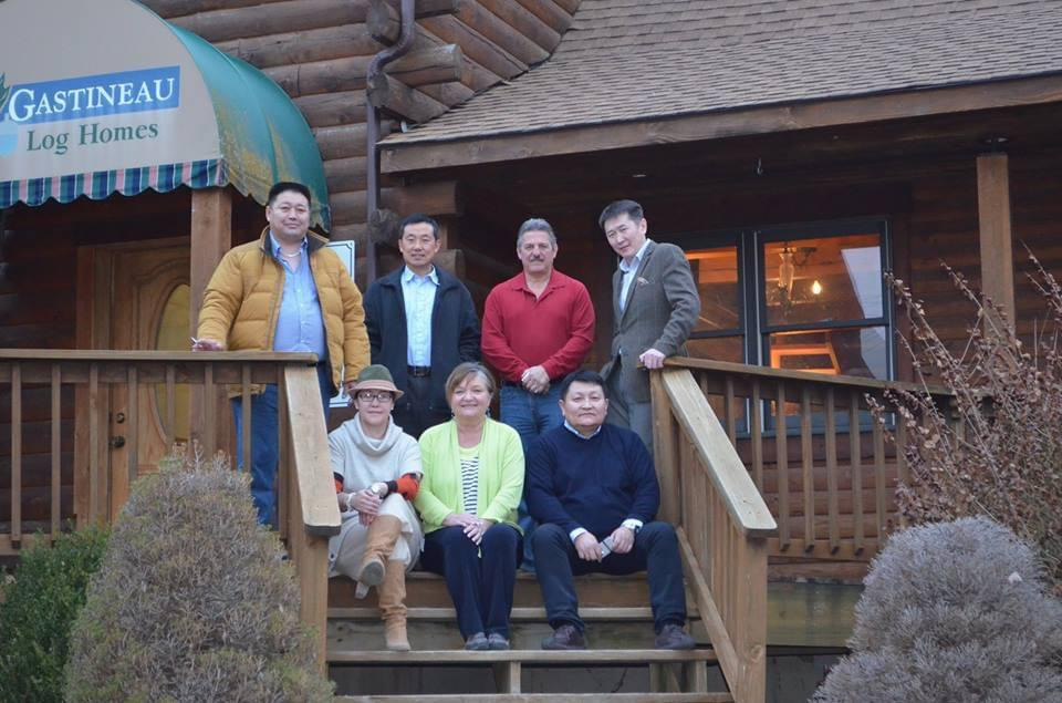 Миссоури дахь "Gastineau Log Homes" компанид. Арын эгнээнд зүүн гар талаас 1-рт Н.Гансүх