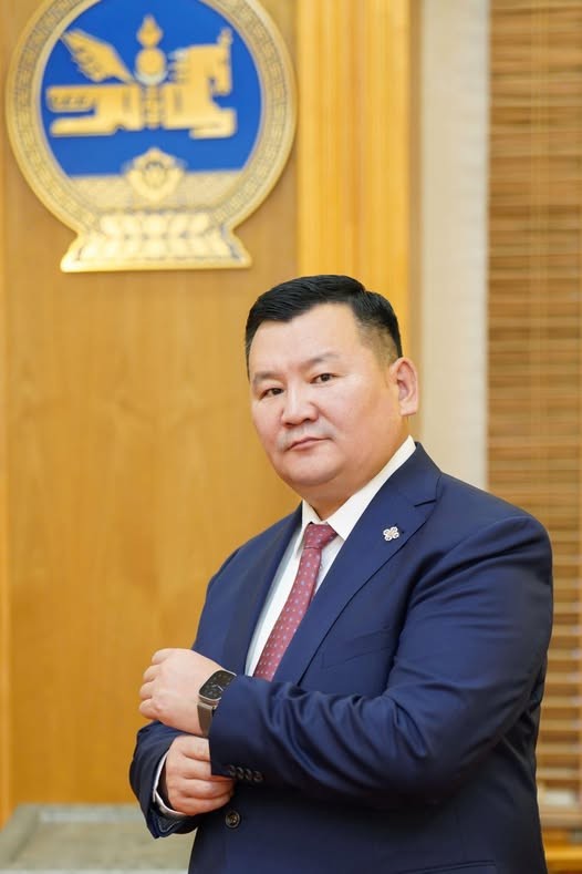 ХЗДХ-ийн сайд өнөөдөр /2025.10.07/ цахим хуудаснаа энэ зургийг нийтэлжээ.