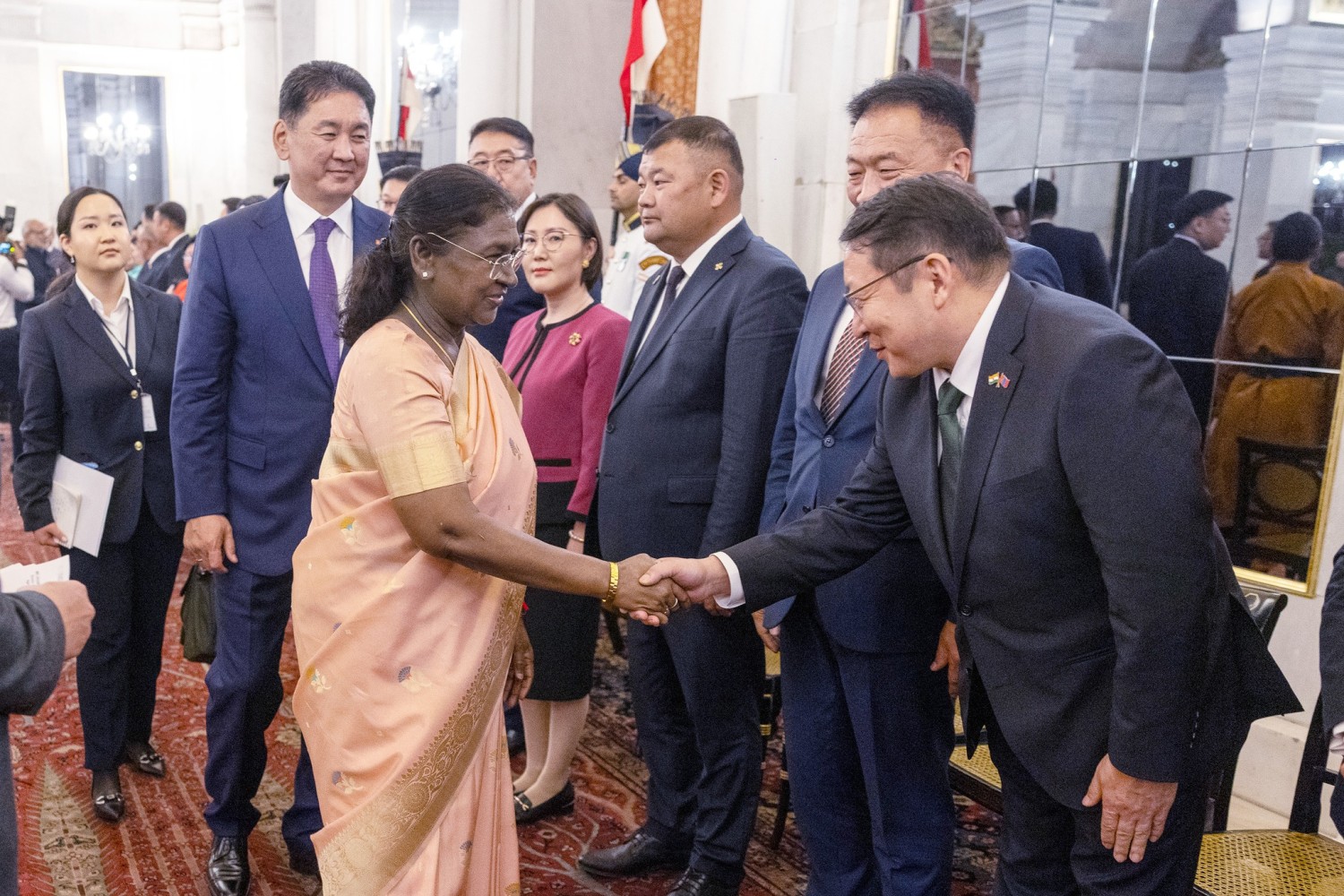 Энэтхэг улсын Ерөнхийлөгч Дроупади Мурму, “Эрдэнэс Монгол” нэгдлийн гүйцэтгэх захирал С.Наранцогт 