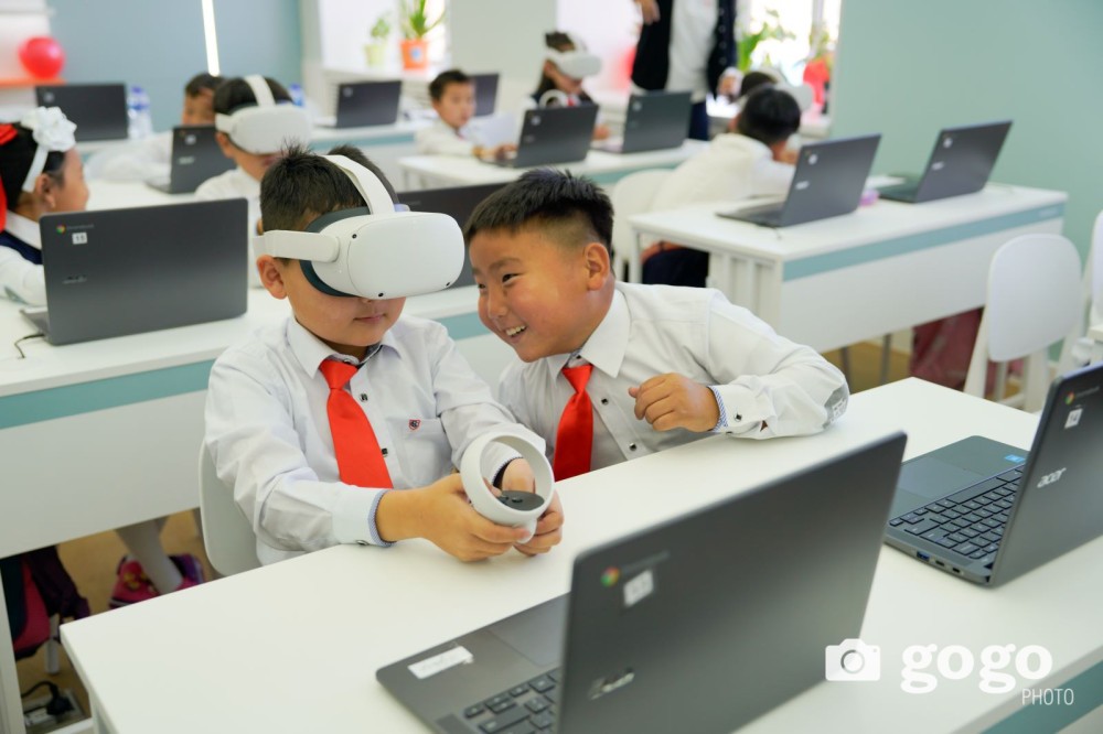 Мобиком группийн хэрэгжүүлж буй “Smart education-4" төслийн хүрээнд тохижуулсан "Дижитал анги". Нийслэлийн Хан-Уул дүүргийн 41 дүгээр сургууль.